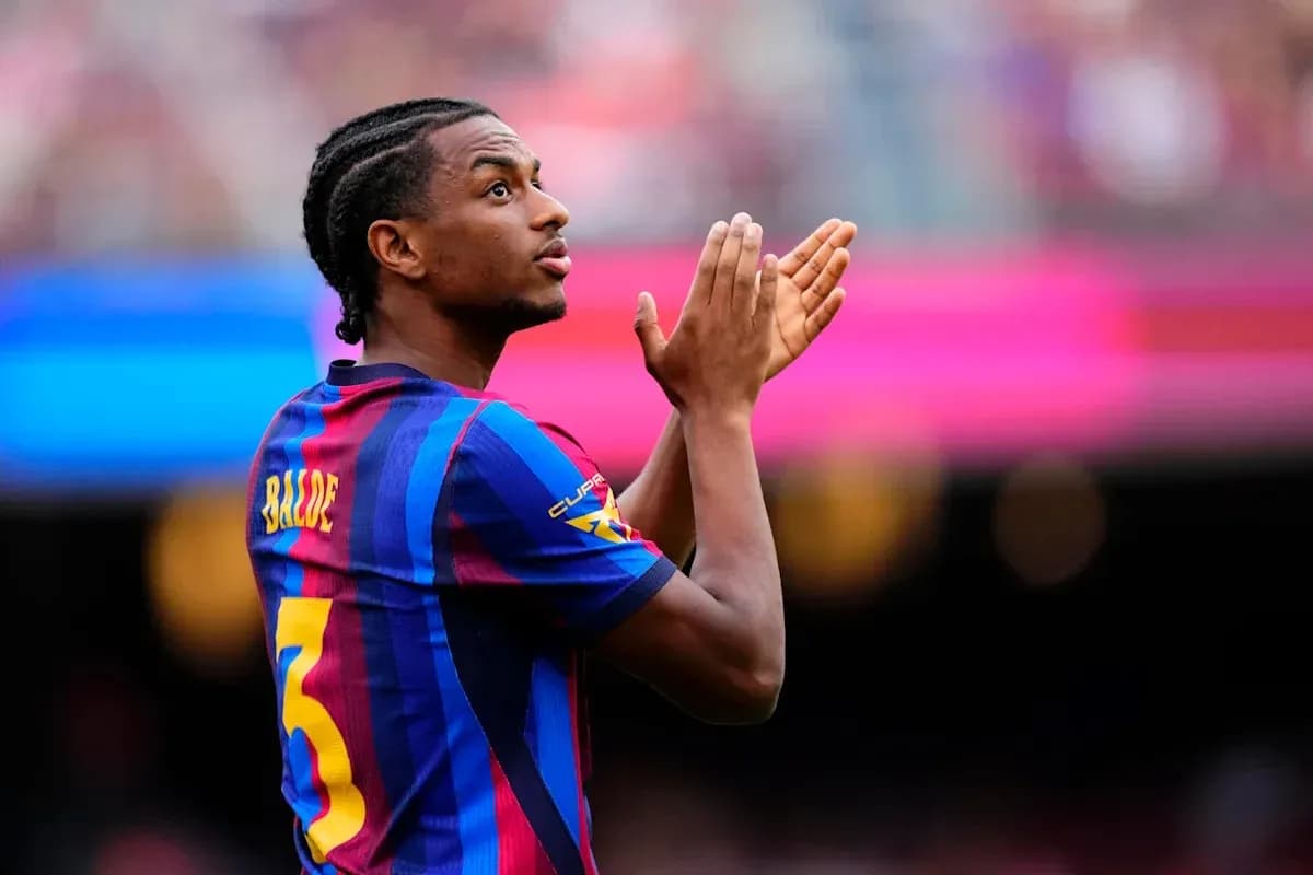 Barcelona player applauding fans during match