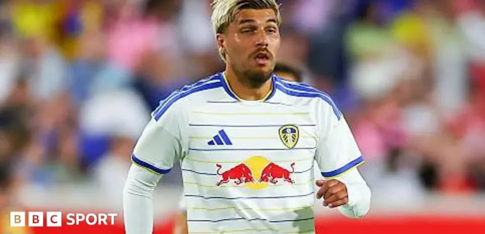 Futbolchi maydonda harakatda, Leeds United formasida
