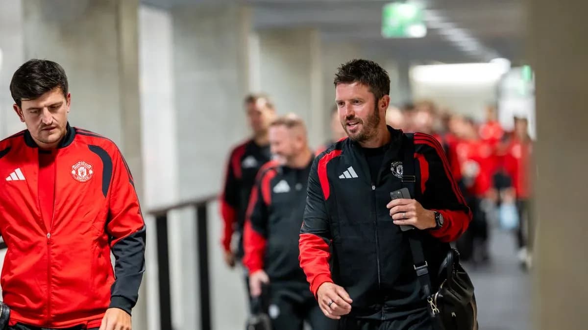 Manchester United team arriving at stadium hallway