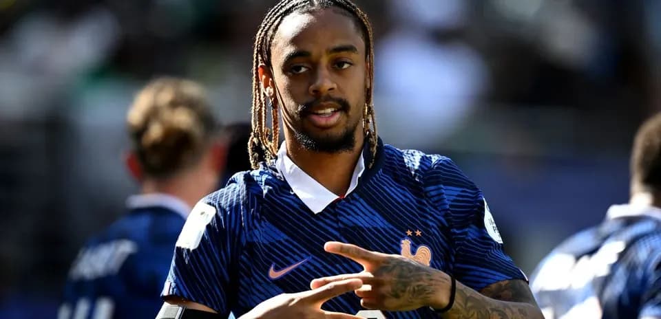 Futbolchi mashg'ulotda, Frantsiya futbol formasi kiygan