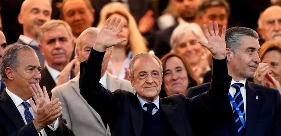 Many people applauding at an event