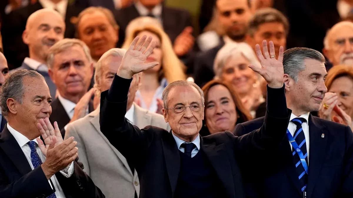 Many people applauding at an event