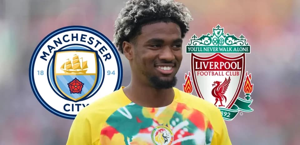 Futbolchi, Manchester City va Liverpool logotiplari bilan