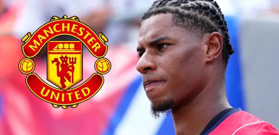 Futbolchi Manchester United jamoasi formasida