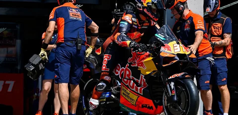Rider preparing to leave pit with team support