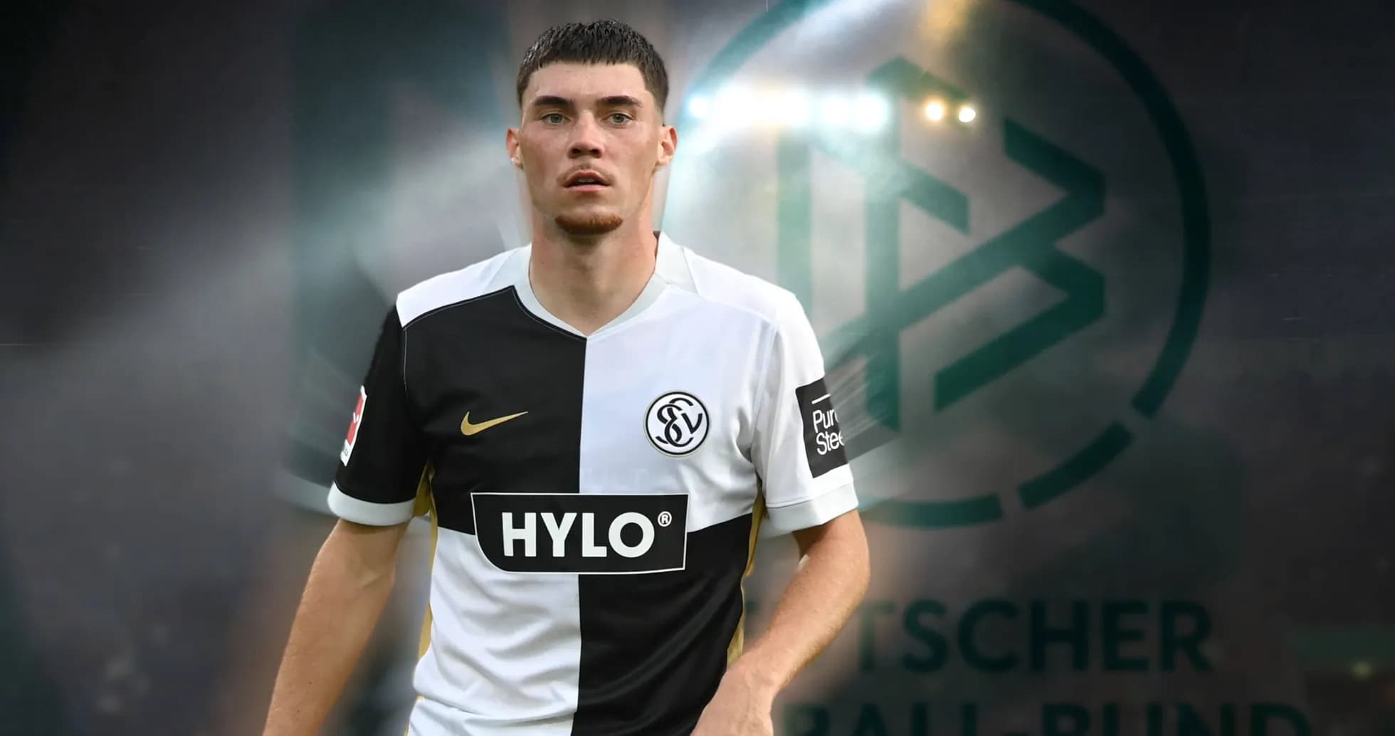 Futbolchi o'yin maydonida harakatda Futbolchi o'yin maydonida harakatda