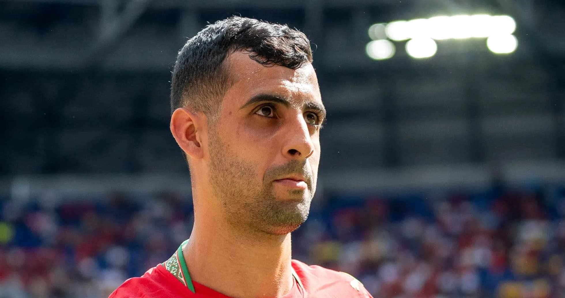 Futbolchi stadionda o'yin oldidan tayyorlanmoqda Futbolchi stadionda o'yin oldidan tayyorlanmoqda