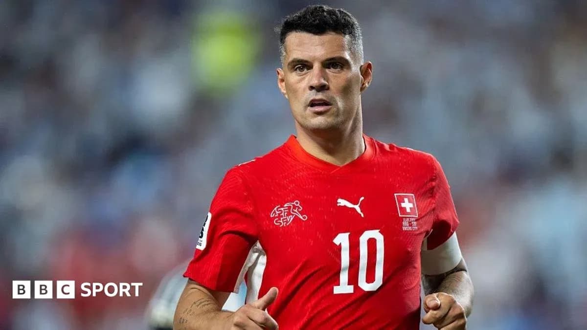 Futbolchi Grani Xhaka o'yin maydonida Futbolchi Grani Xhaka o'yin maydonida