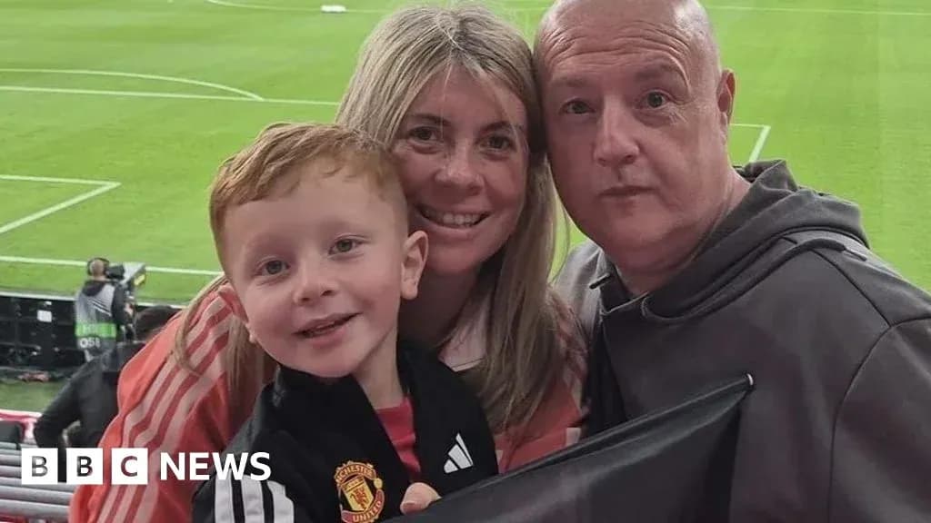 Oilajida Manchester United futbol jamoasi fanatlari Oilajida Manchester United futbol jamoasi fanatlari