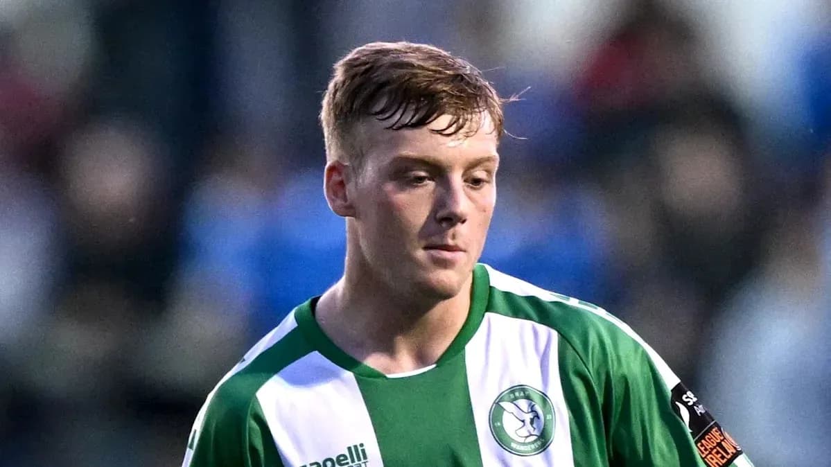 Futbolchi maydonda o'yin davomida Futbolchi maydonda o'yin davomida