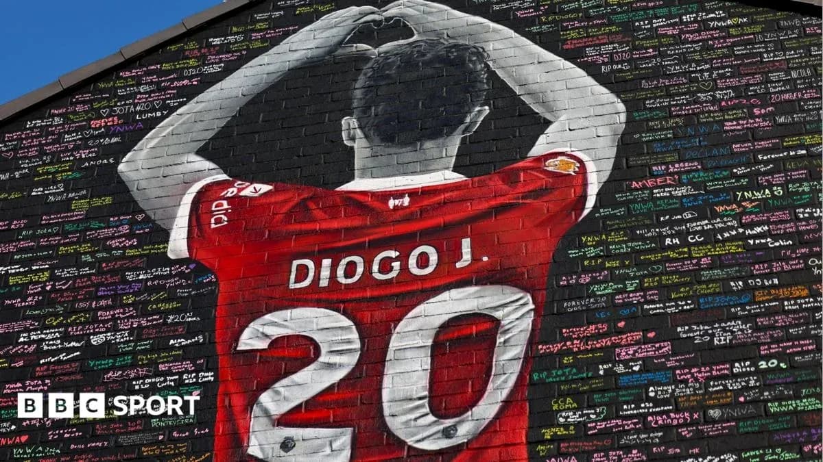 Muradagi Diogo Jota rasmini ko'rsatmoqda Muradagi Diogo Jota rasmini ko'rsatmoqda