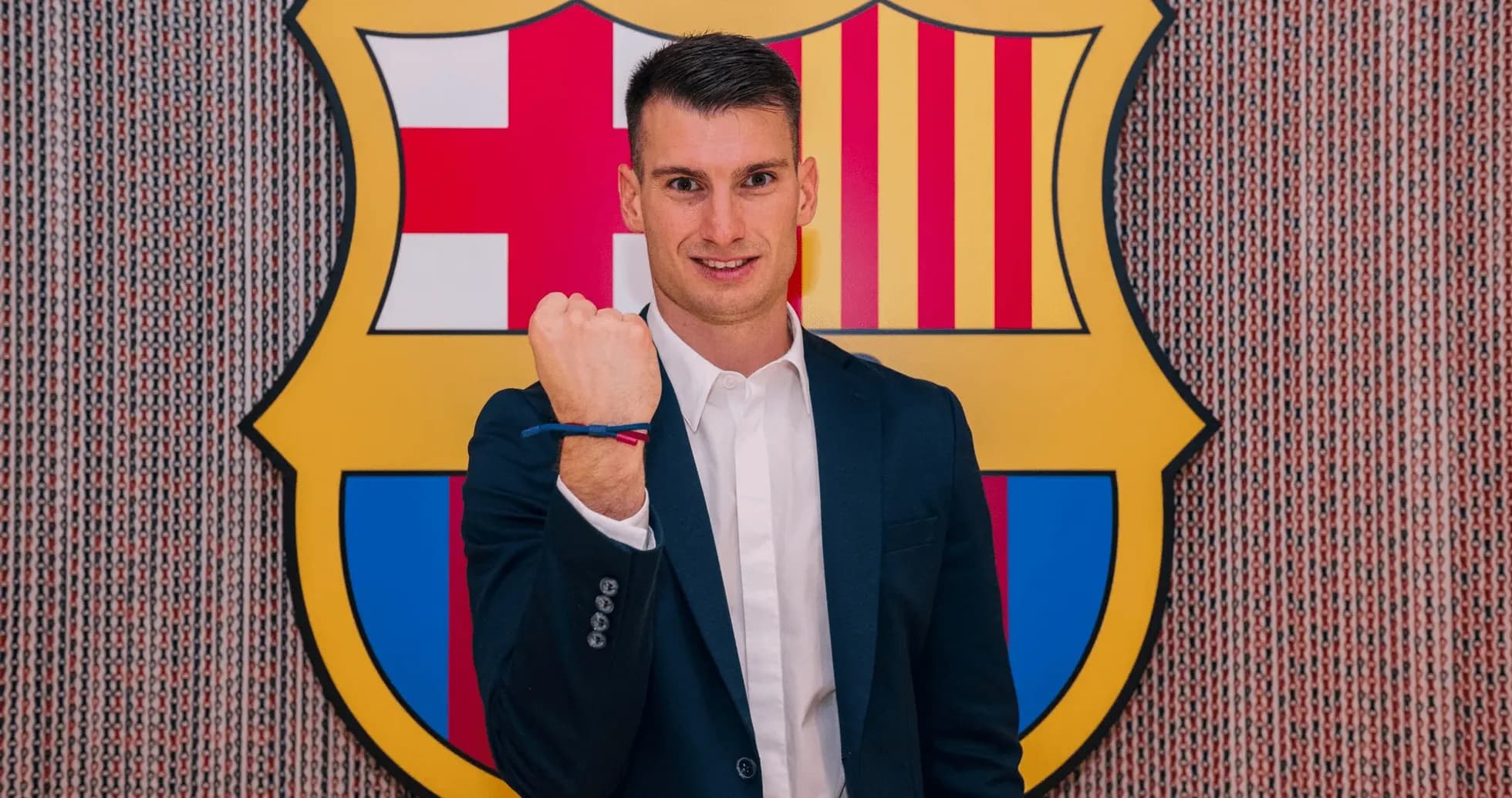 Yoshinori Muto signing with FC Barcelona background Yoshinori Muto signing with FC Barcelona background