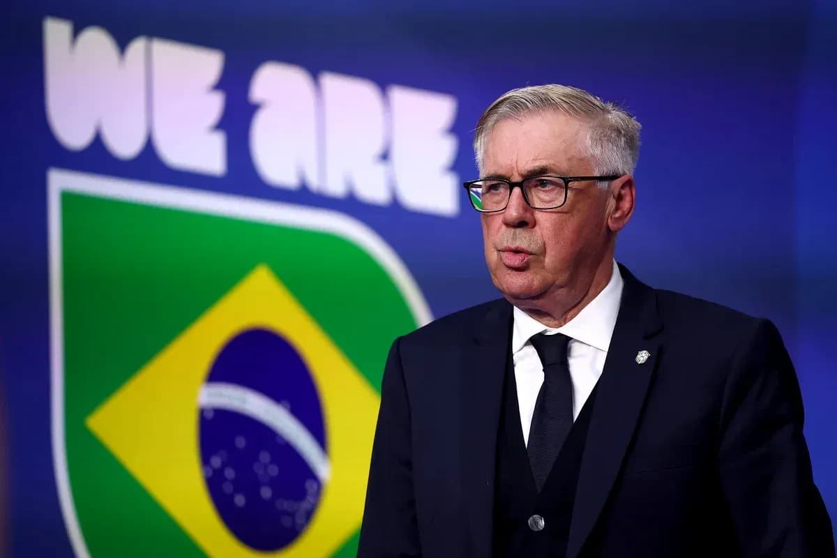 Menejer Braziliya futbol jamoasi podiumda turibdi Menejer Braziliya futbol jamoasi podiumda turibdi