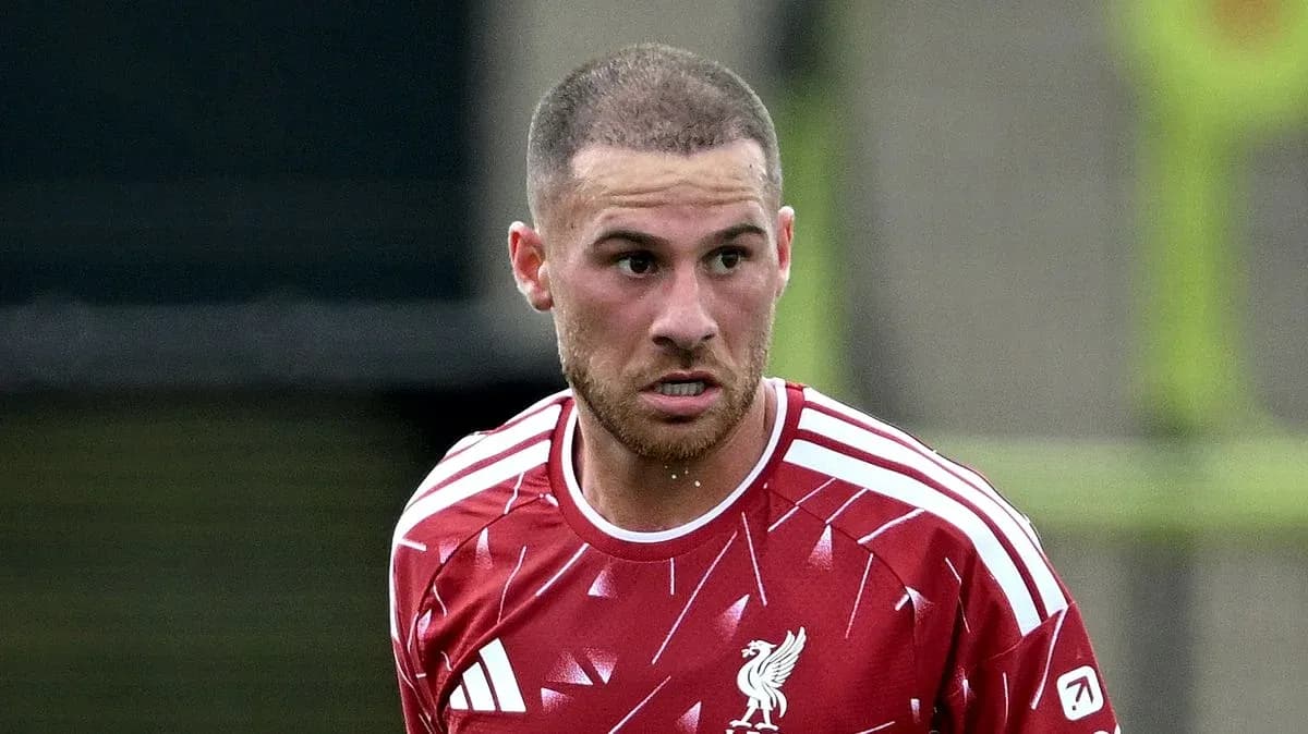 Futbolchi o'yin paytida harakatda Futbolchi o'yin paytida harakatda