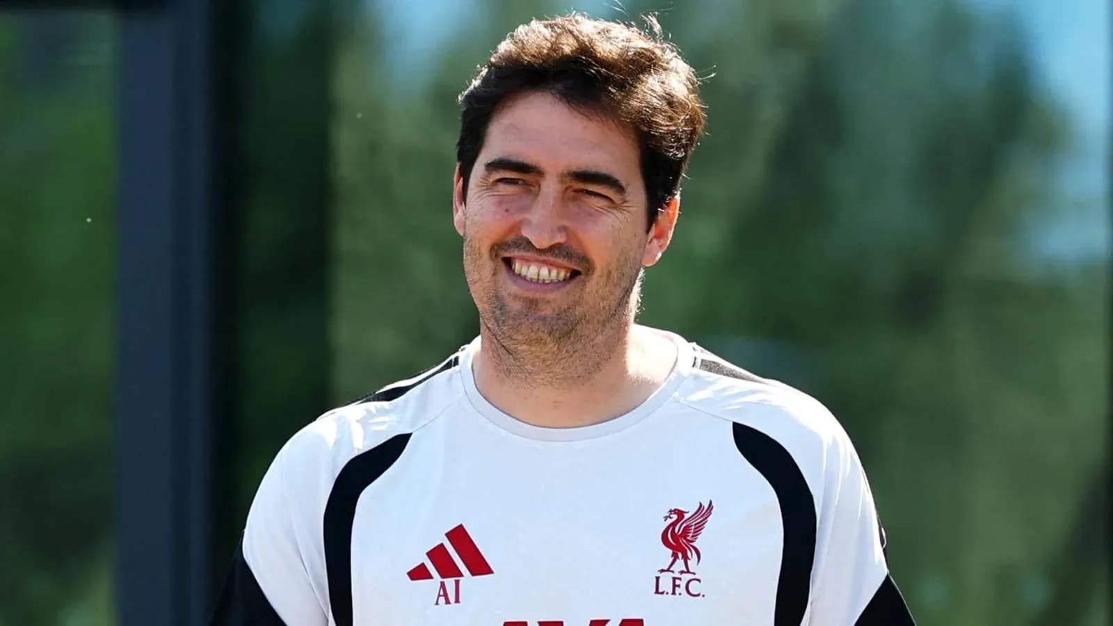 Trener LFC jamoasi bilan mashg'ulotda Trener LFC jamoasi bilan mashg'ulotda