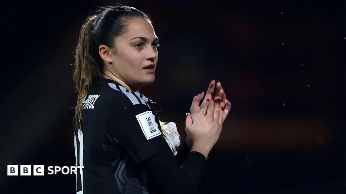 Goalkeeper applauding during a match Goalkeeper applauding during a match