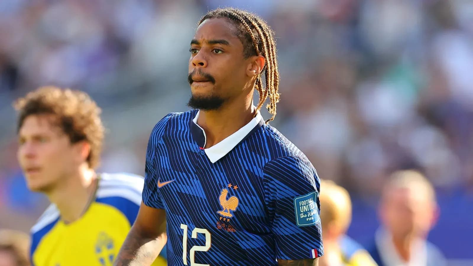 Futbolchi Frantsiya formasida o'yin maydonida Futbolchi Frantsiya formasida o'yin maydonida