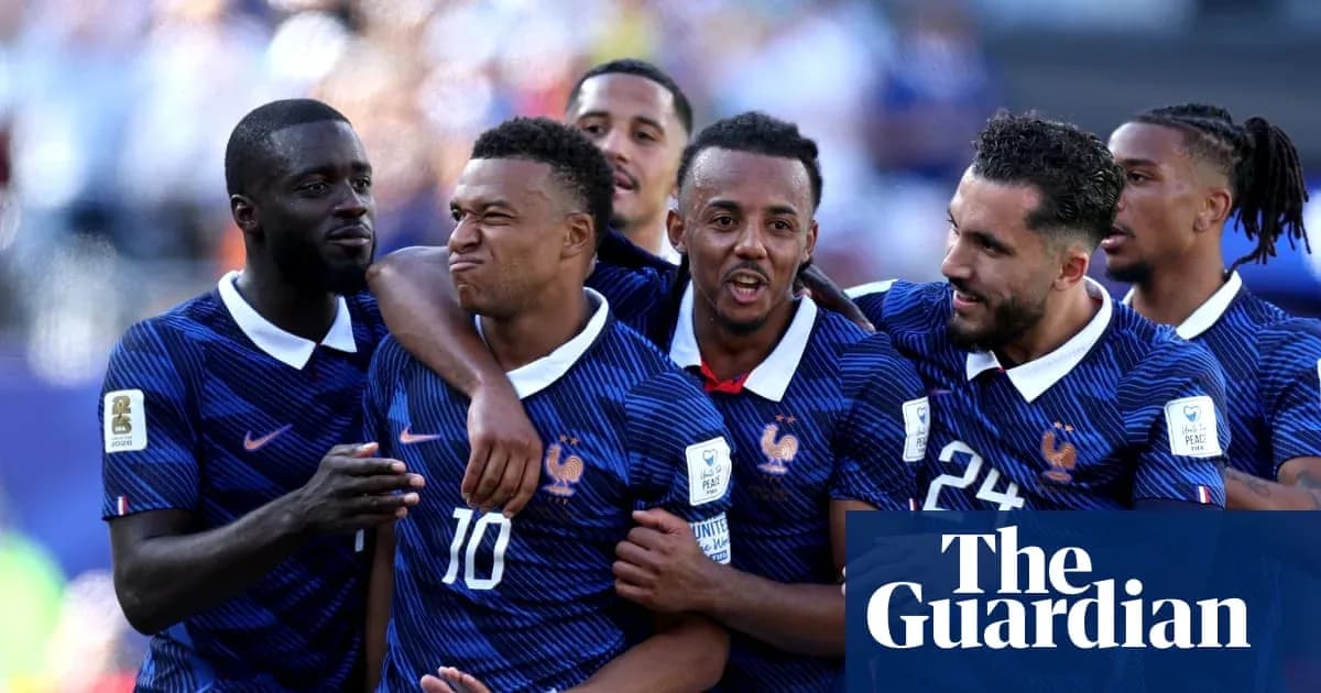 Fransiya futbolchilari goli nishonlayapti Fransiya futbolchilari goli nishonlayapti