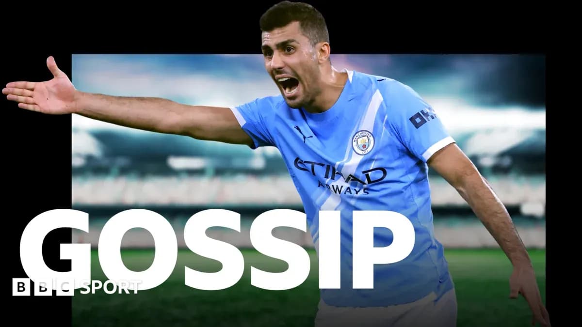 Futbolchi maydonda qo'lini ko'tarib gapiryapti Futbolchi maydonda qo'lini ko'tarib gapiryapti