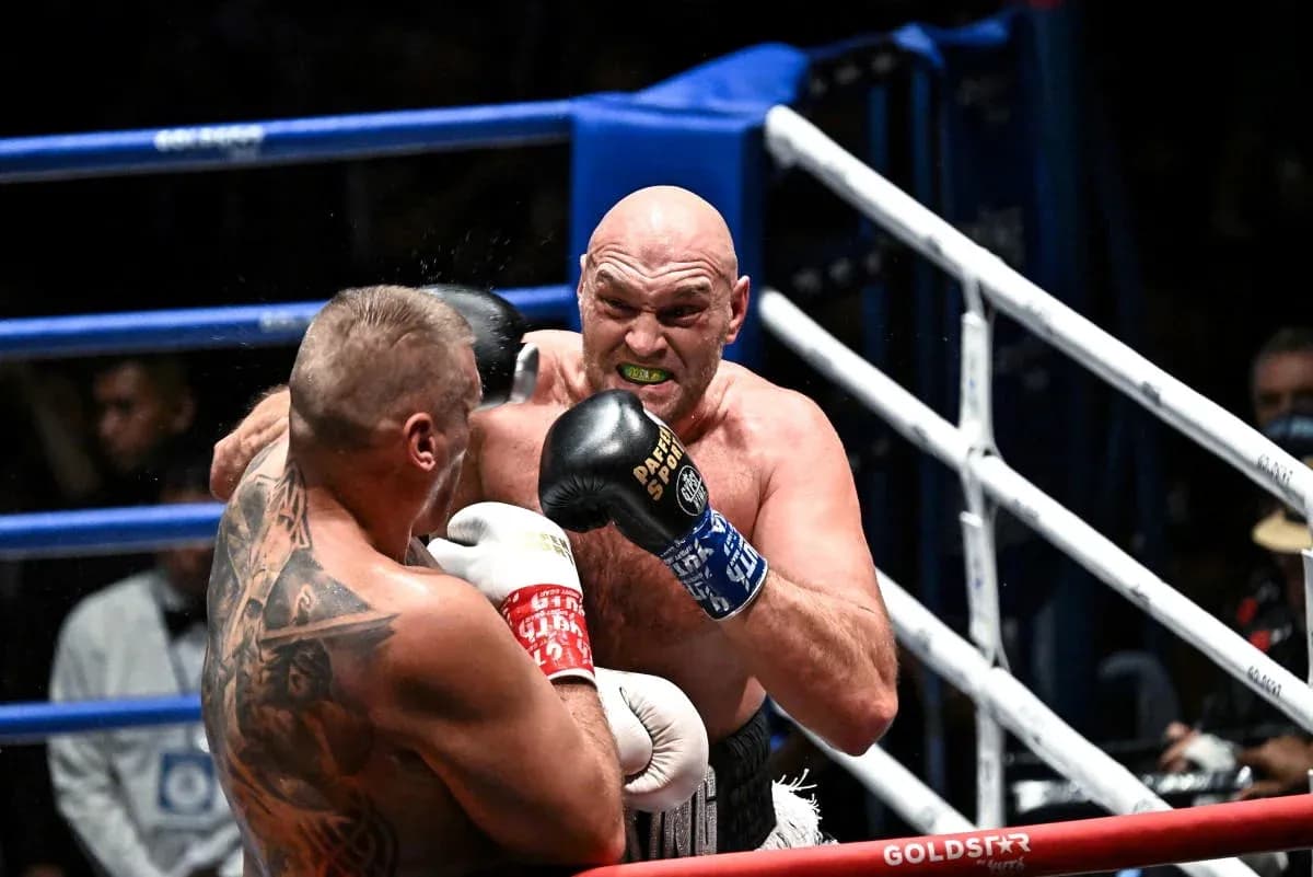Boxers exchanging punches in the ring Boxers exchanging punches in the ring