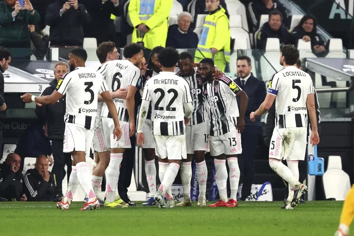 Juventus players celebrating a goal on the pitch Juventus players celebrating a goal on the pitch