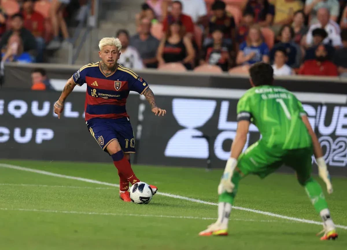 Player dribbling the ball towards the goalkeeper Player dribbling the ball towards the goalkeeper