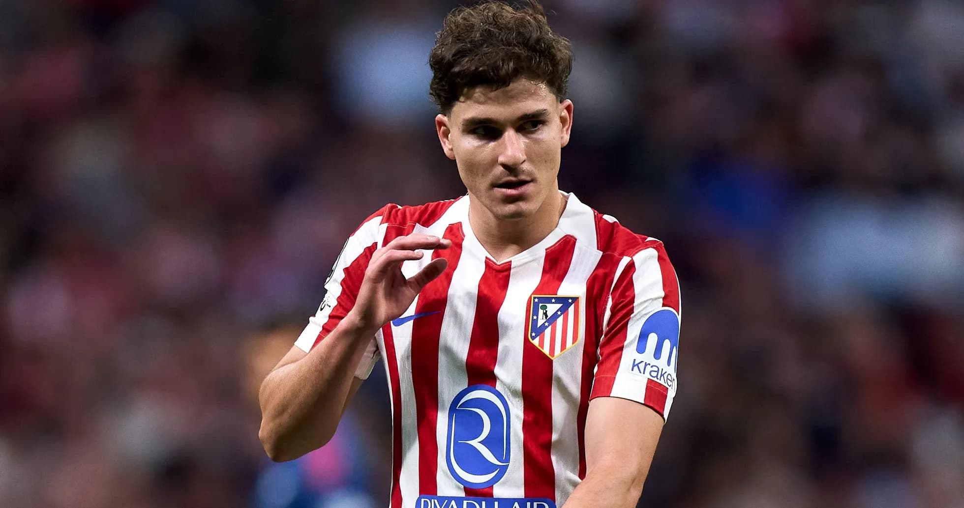 Futbolchi maydonda harakatda, Atletico Madrid formasi Futbolchi maydonda harakatda, Atletico Madrid formasi