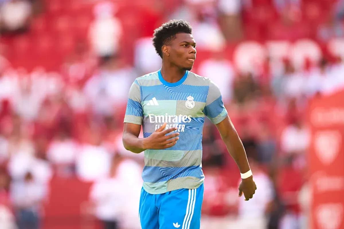 Futbolchi o'yinida Real Madrid formasida Futbolchi o'yinida Real Madrid formasida