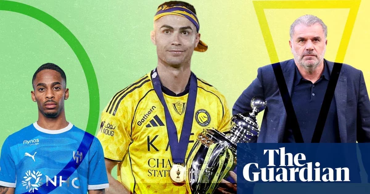 Futbolchilar va murabbiylar, mukofot bilan Futbolchilar va murabbiylar, mukofot bilan