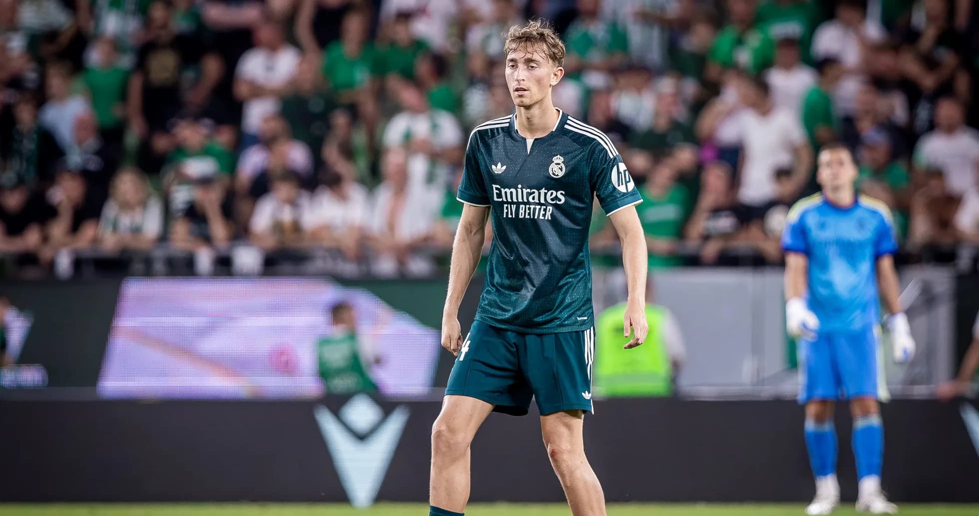 Futbolchi Real Madrid formasida o'yinda Futbolchi Real Madrid formasida o'yinda
