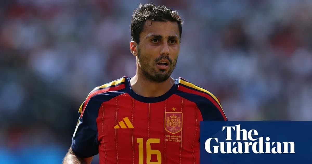 Futbolchi Ispaniya terma jamoasi formasi bilan Futbolchi Ispaniya terma jamoasi formasi bilan