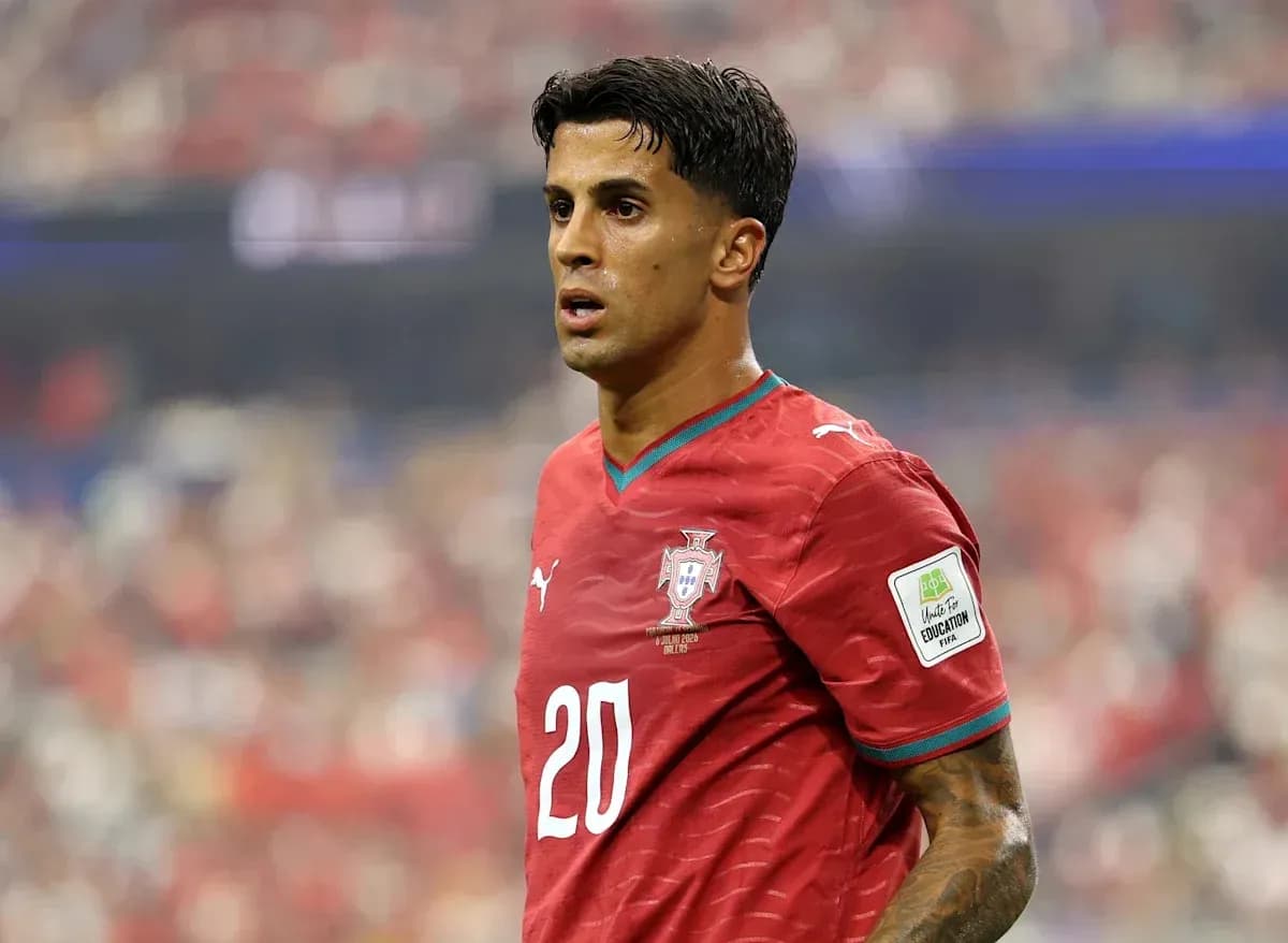 Futbolchi maydonda, Portugaliya formasida Futbolchi maydonda, Portugaliya formasida