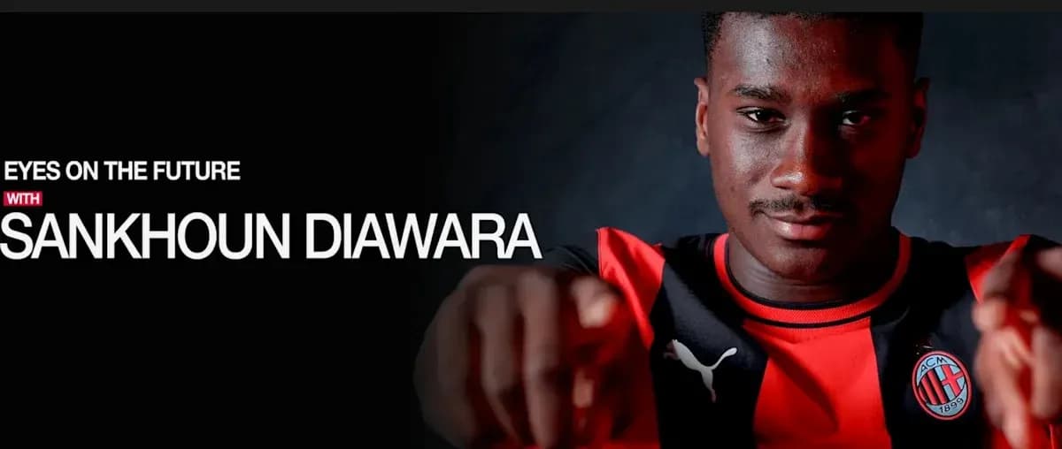 Futbolchi Sankhoun Diawara kameraga qarab ko'rsatmoqda Futbolchi Sankhoun Diawara kameraga qarab ko'rsatmoqda