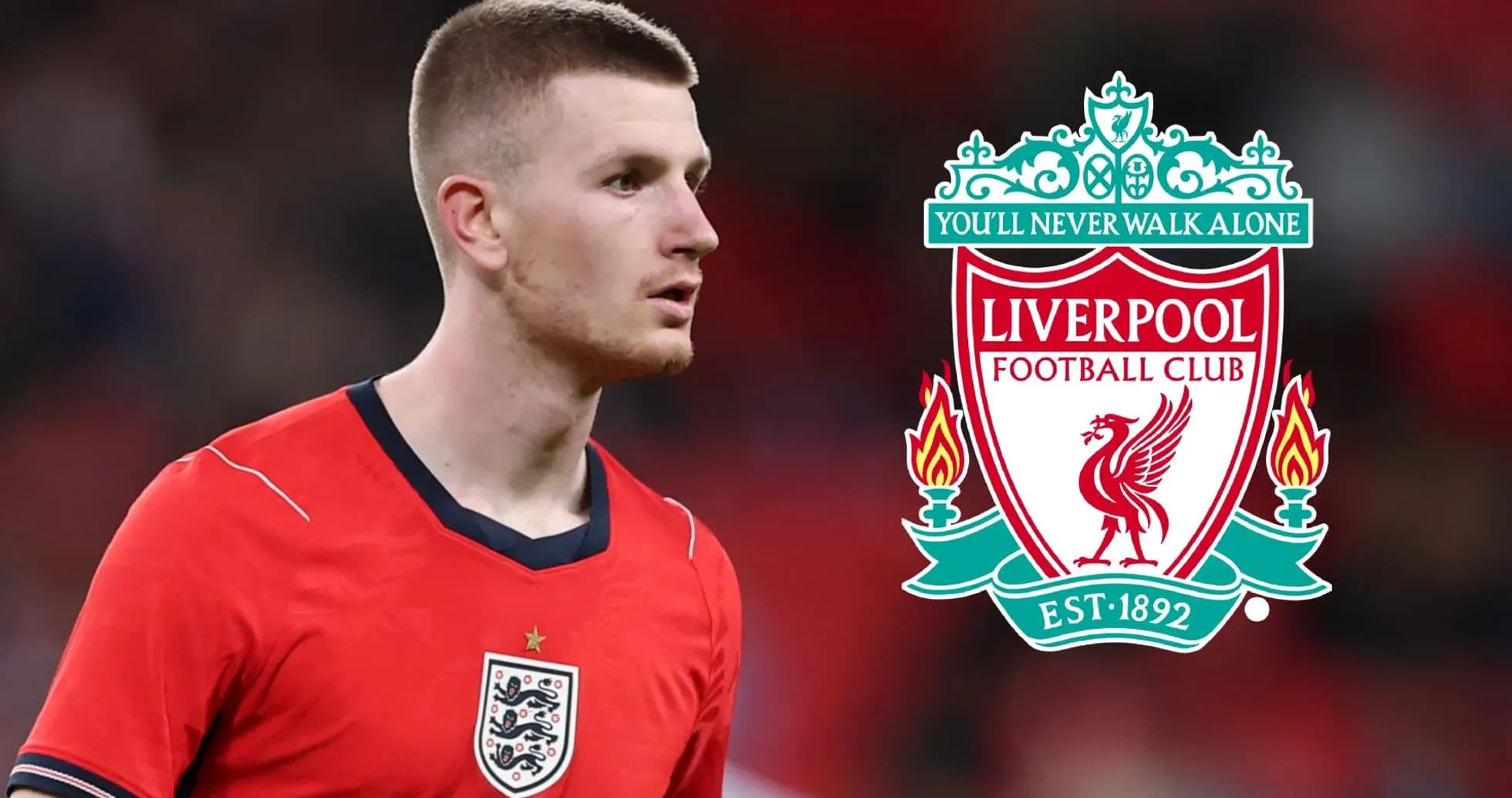 O'yinchi Liverpool futbol klubi logosi yonida O'yinchi Liverpool futbol klubi logosi yonida