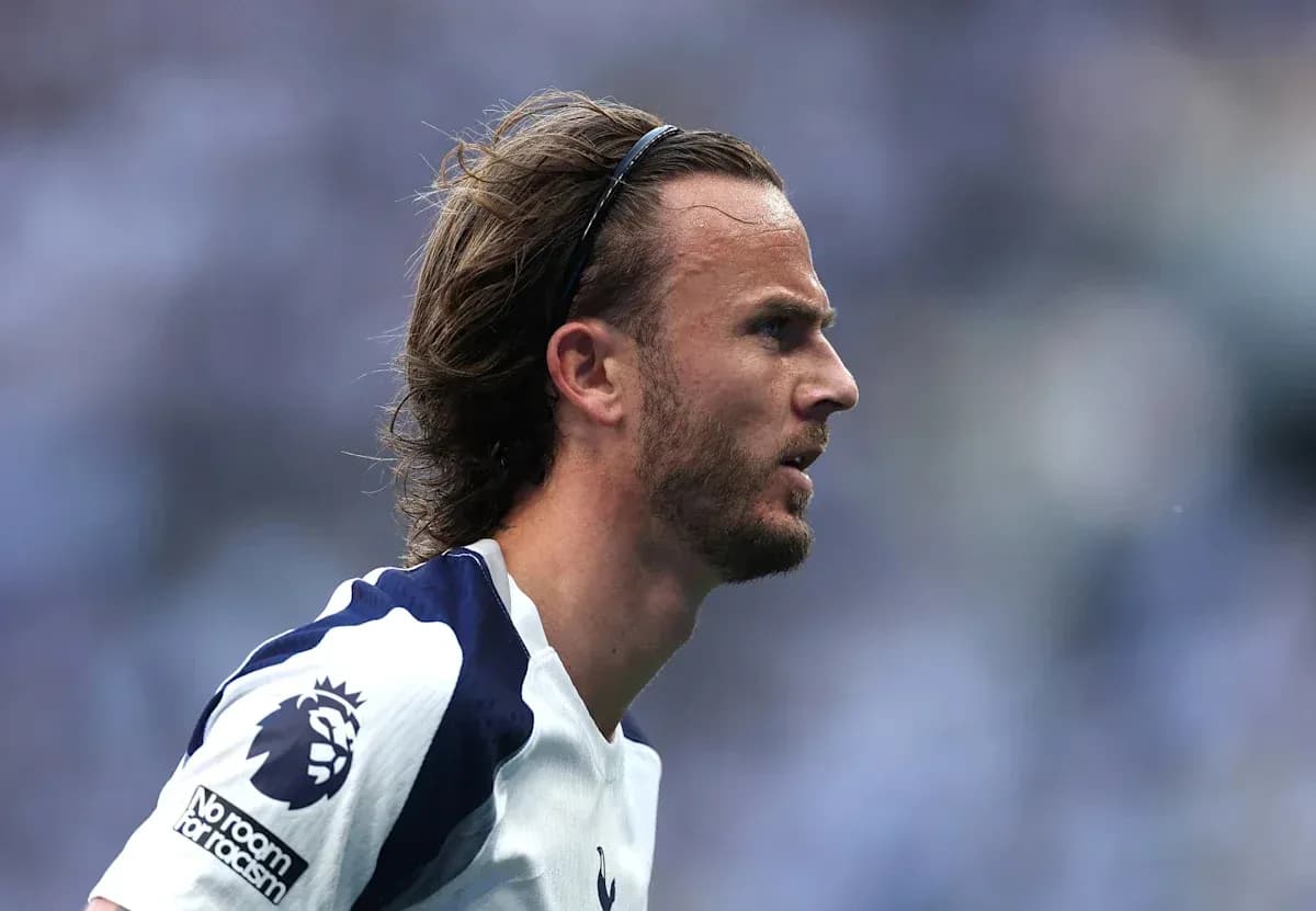 Futbolchi maydonda o'yin davomida ko'rinadi Futbolchi maydonda o'yin davomida ko'rinadi