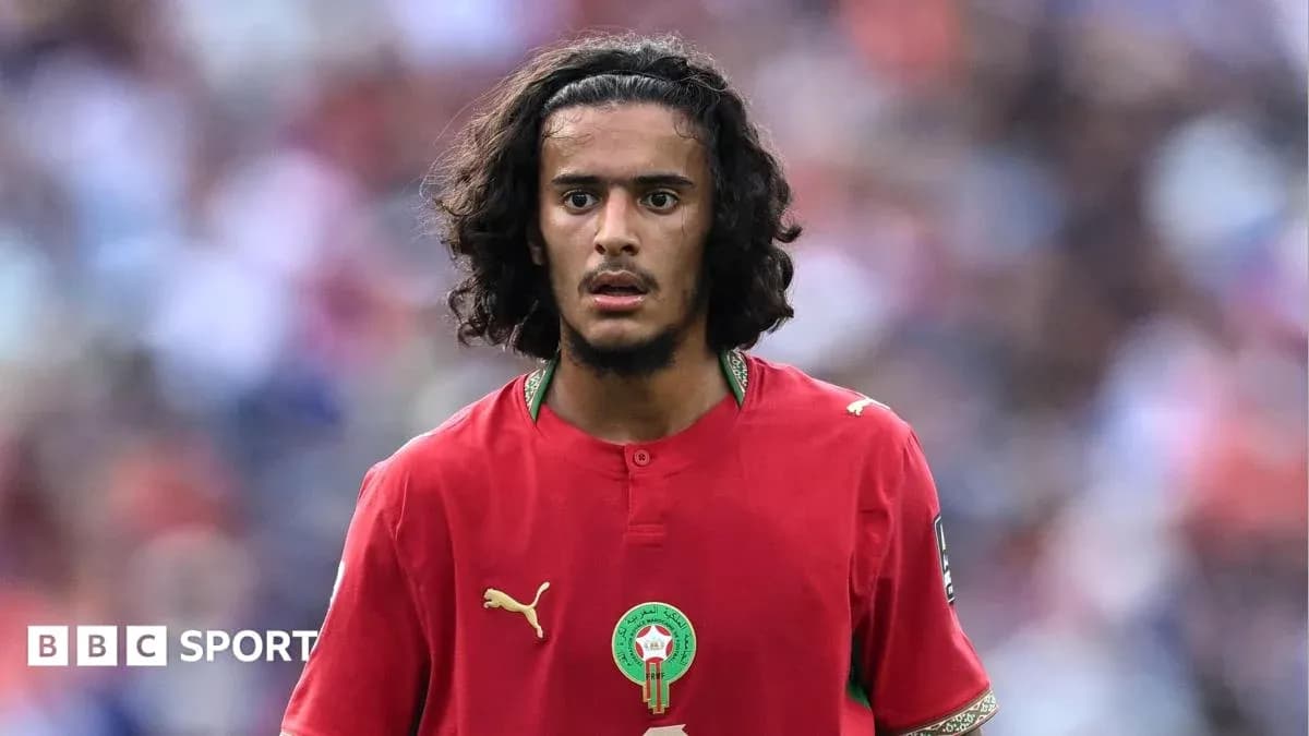Futbolchi marokash milliy jamoasi formasida Futbolchi marokash milliy jamoasi formasida