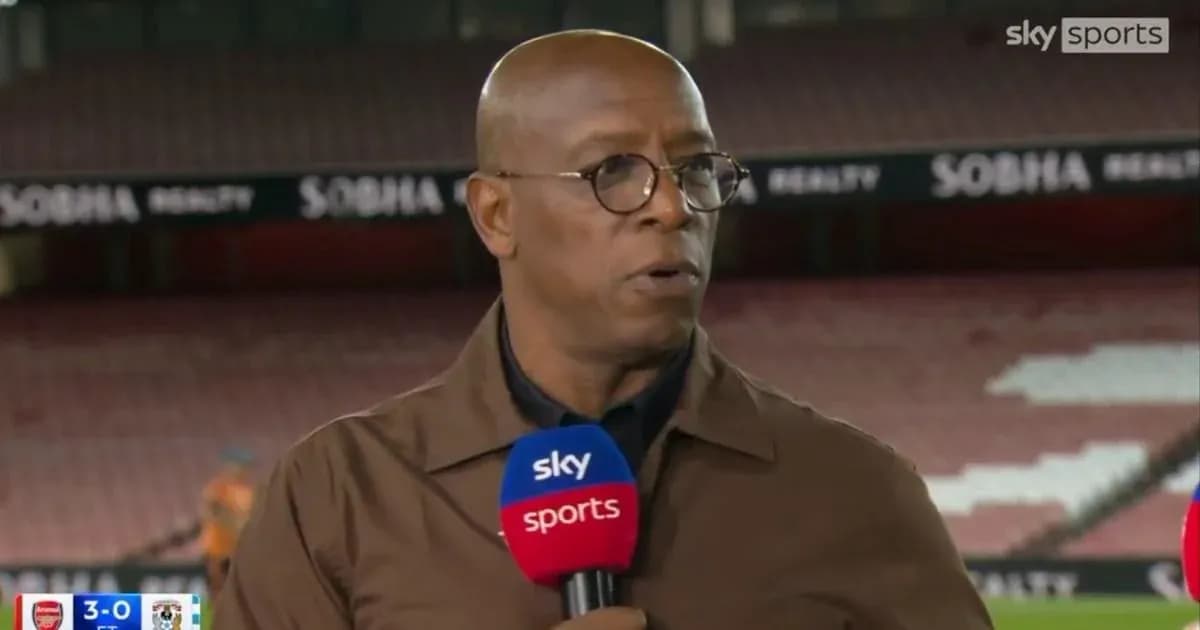 Ekspert Sky Sports mikrofon bilan intervyu berayapti Ekspert Sky Sports mikrofon bilan intervyu berayapti