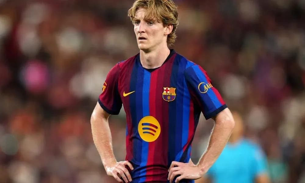 Futbolchi Barcelona formasida o'yinda turibdi Futbolchi Barcelona formasida o'yinda turibdi