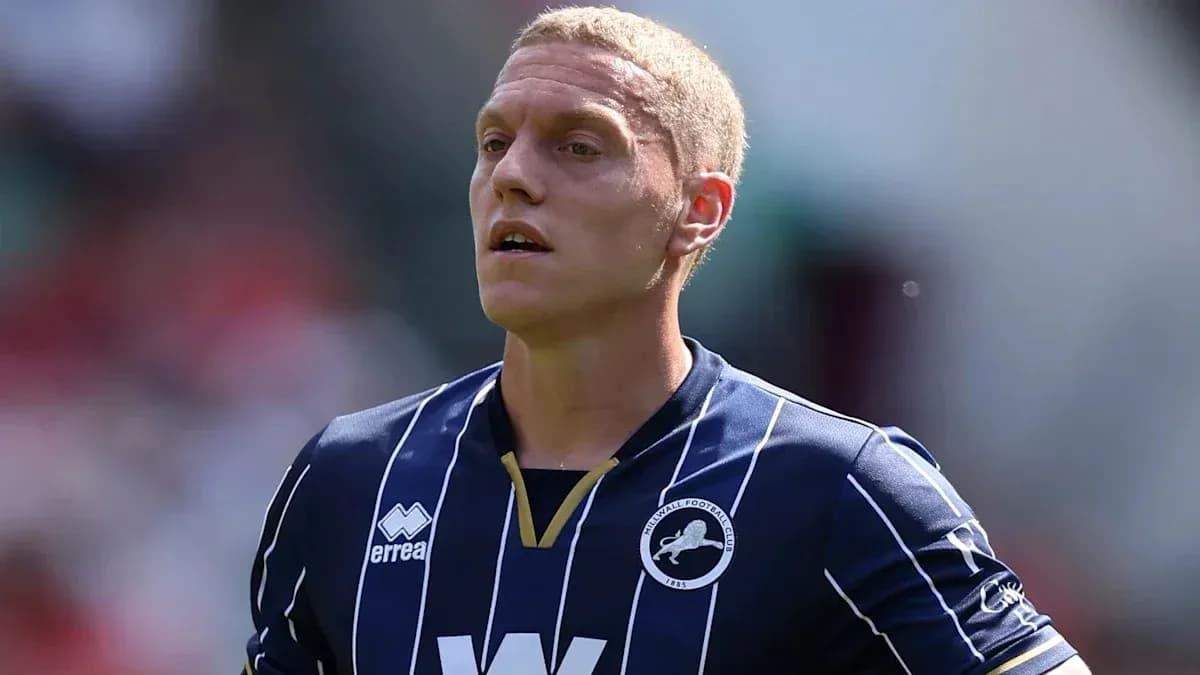 Futbolchi maydonda o'yin davomida ko'rinadi Futbolchi maydonda o'yin davomida ko'rinadi
