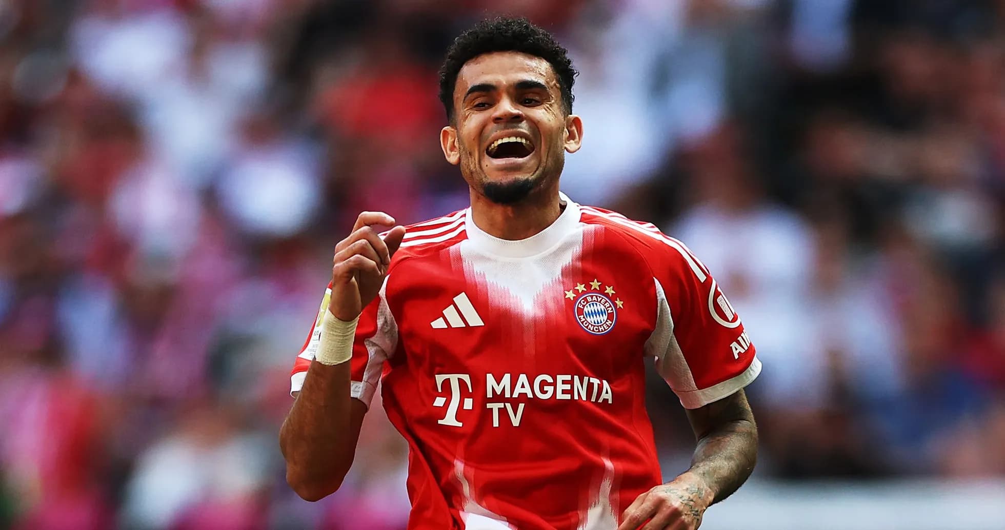 Futbolchi Bayern Munich formasida gol urgan payt Futbolchi Bayern Munich formasida gol urgan payt
