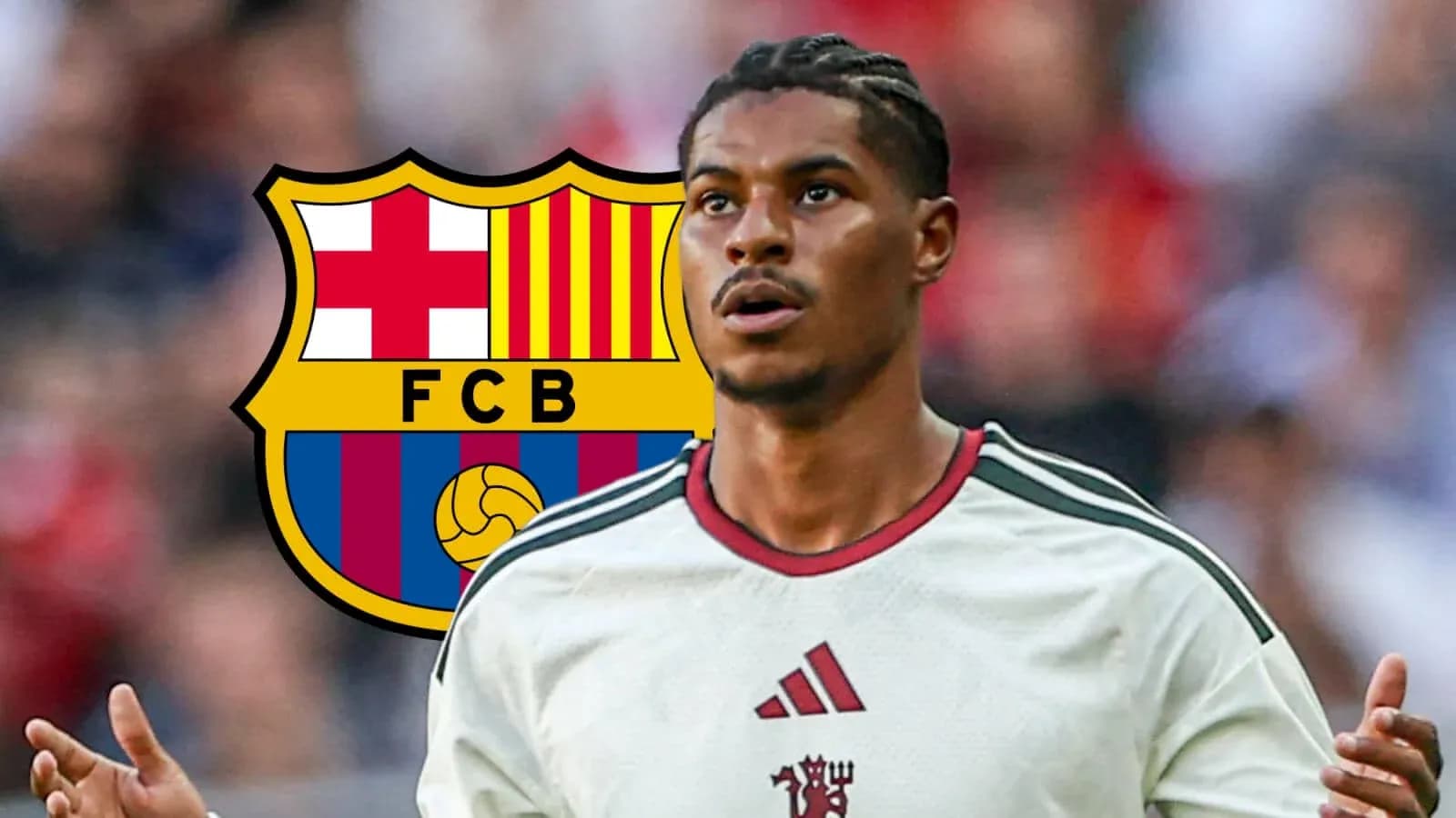 Futbolchi Barcelona logosi bilan maydonda Futbolchi Barcelona logosi bilan maydonda