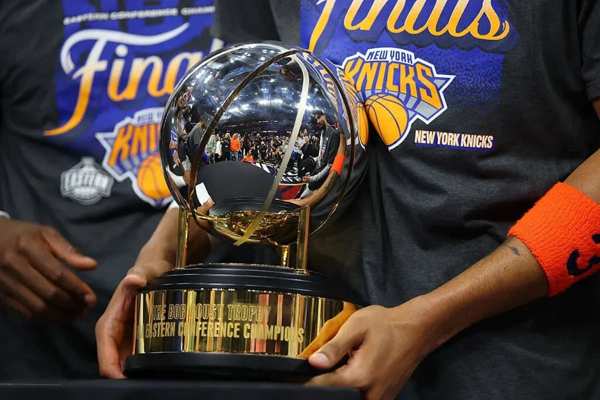 New York Knicks holding Eastern Conference trophy New York Knicks holding Eastern Conference trophy