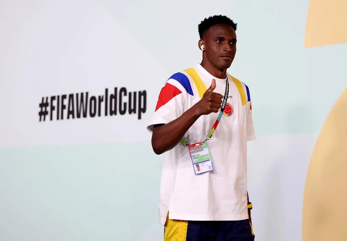 Futbolchi FIFA Jahon Kubogiga kirayotgan paytda Futbolchi FIFA Jahon Kubogiga kirayotgan paytda