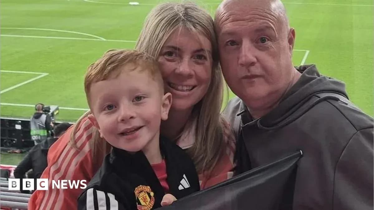 Oilgacha stadionida Manchester United fanatlari Oilgacha stadionida Manchester United fanatlari
