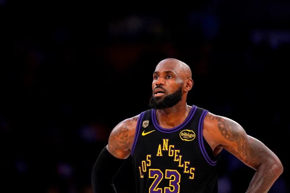 Basketball player in Los Angeles Lakers jersey Basketball player in Los Angeles Lakers jersey