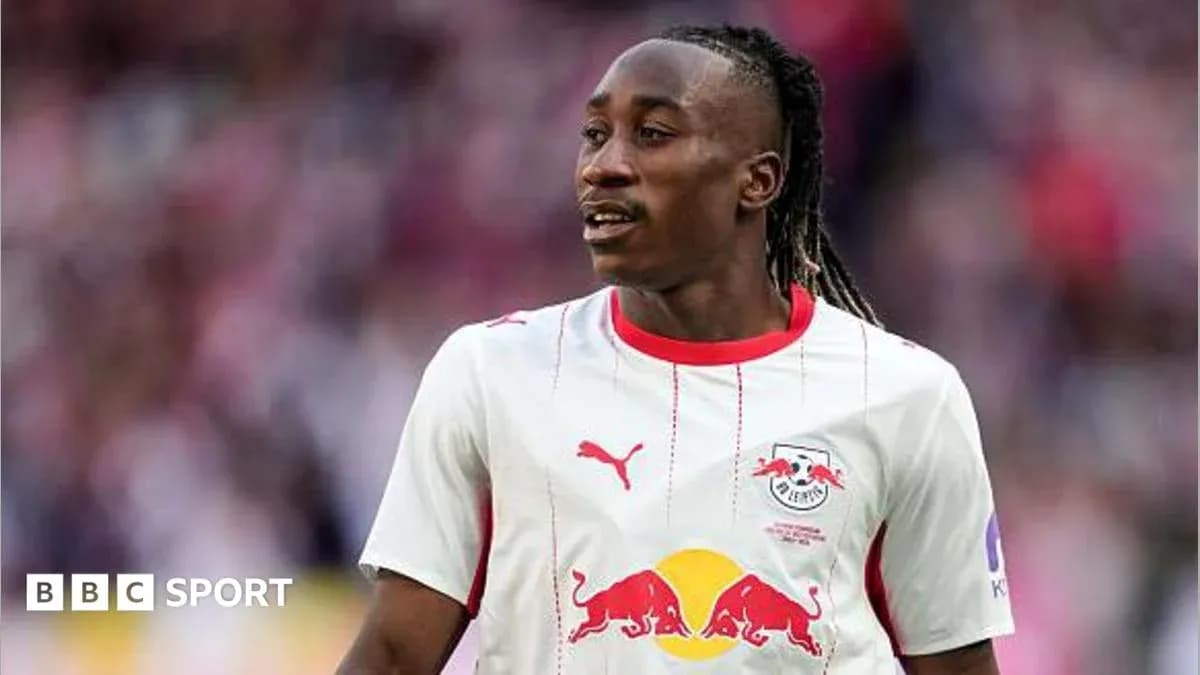 Futbolchi maydonda harakatda, RB Leipzig formasida Futbolchi maydonda harakatda, RB Leipzig formasida