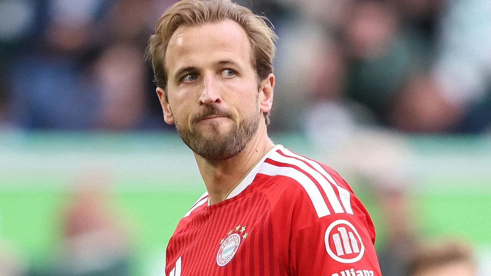 Futbolchi maydonda Bayern Munich formasida Futbolchi maydonda Bayern Munich formasida