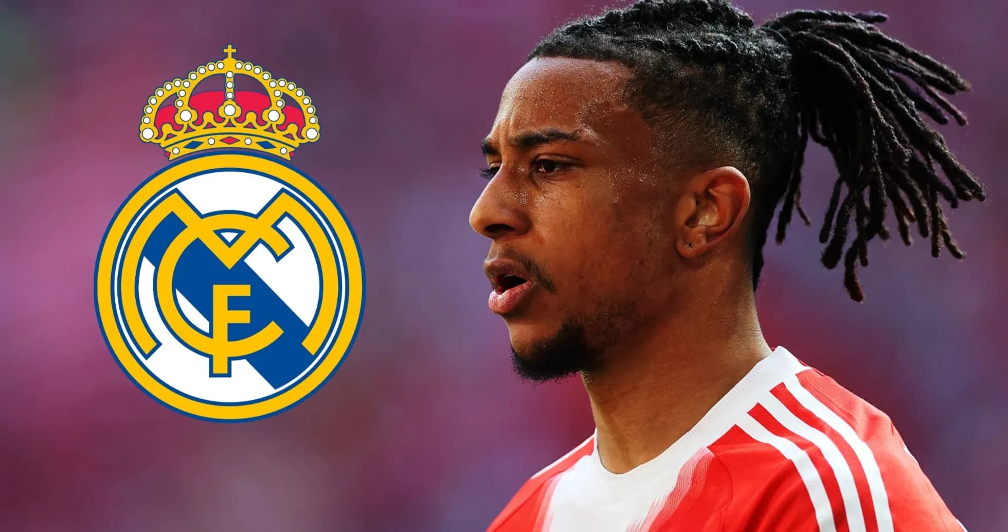 Futbolchi Real Madrid logosi bilan sahnada Futbolchi Real Madrid logosi bilan sahnada