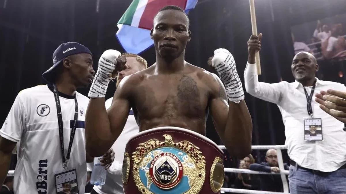 Bokschi chempioni WBO kamarasi bilan jang maydonida Bokschi chempioni WBO kamarasi bilan jang maydonida