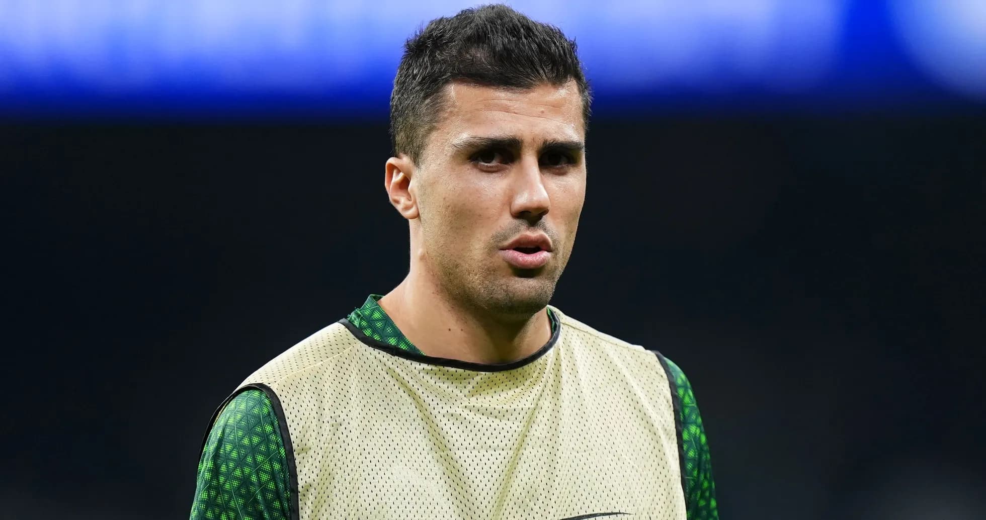 Futbolchi mashg'ulotda, o'yin formasida Futbolchi mashg'ulotda, o'yin formasida